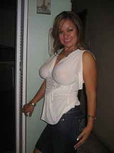 a milf in Monmouth, Illinois